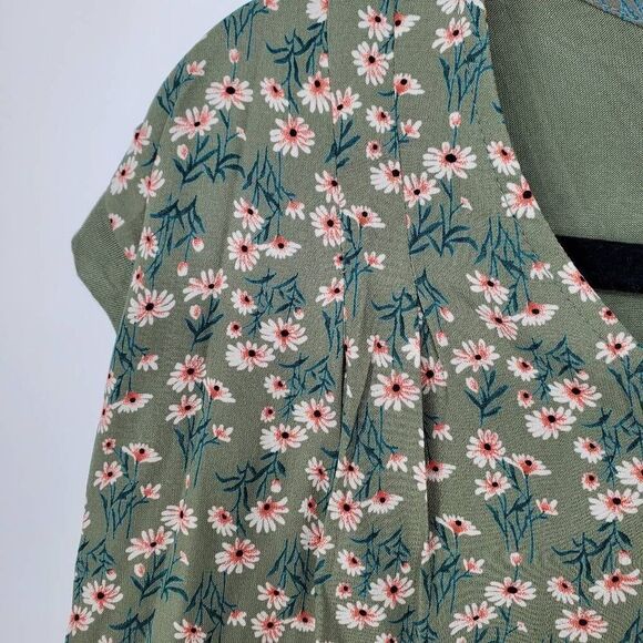 Papermoon NWT‎ Women's Green Floral Blouse Size XSmall - Picture 2 of 5